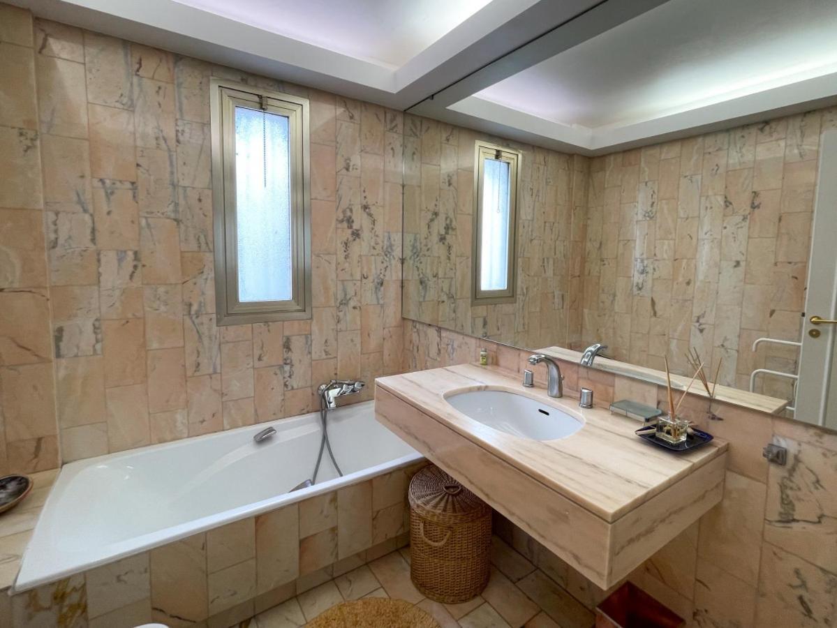 2 Bedroom Apartment With Parking 3 Mins From La Croisette Beach Cannes Extérieur photo